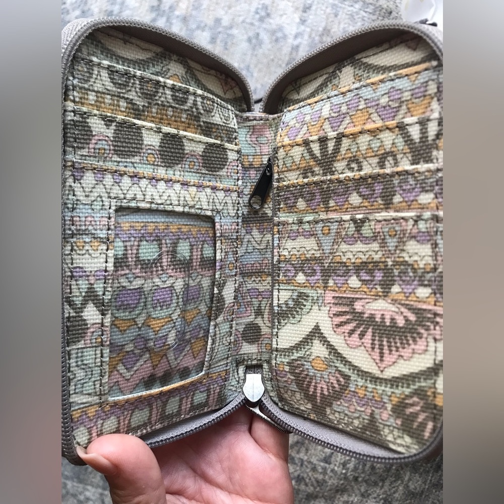 Nwot Sakroots Smartphone Crossbody Wallet - image 3
